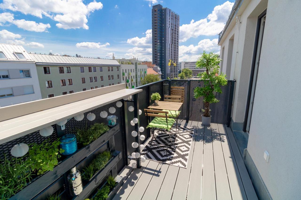 Boutique Sky City Apt. With Balcony / Top Spot Wien Eksteriør bilde